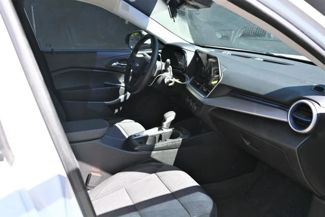 2025 Chevrolet Trax - Image 16 of 21