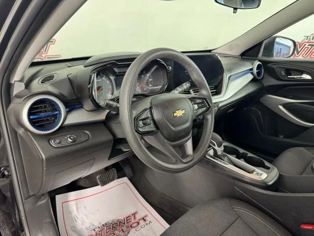 2025 Chevrolet Trax - Image 10 of 12