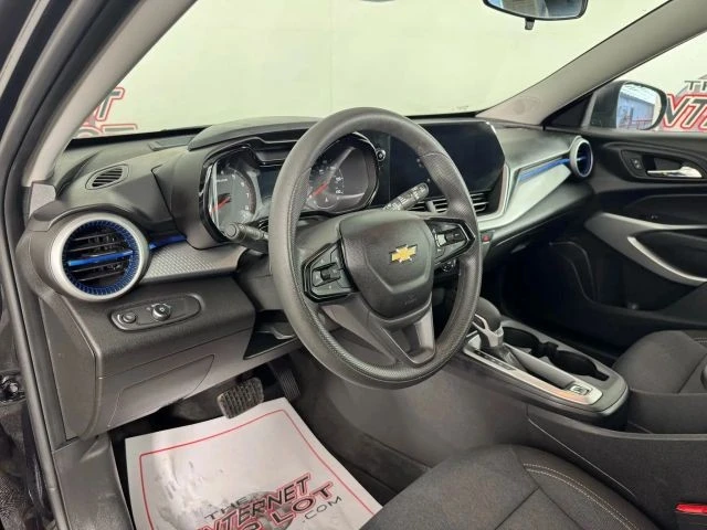 2025 Chevrolet Trax - Image 10 of 12