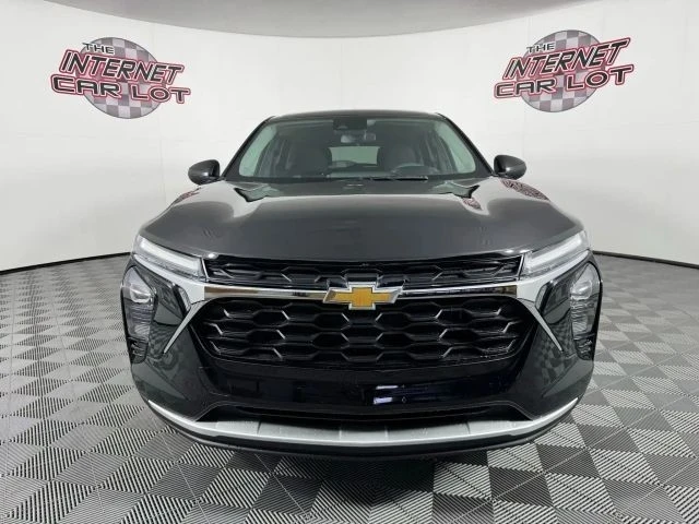 2025 Chevrolet Trax - Image 2 of 12