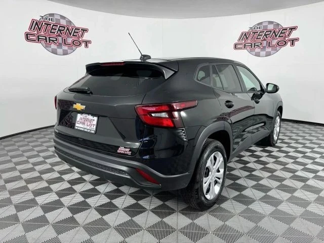 2025 Chevrolet Trax - Image 7 of 12