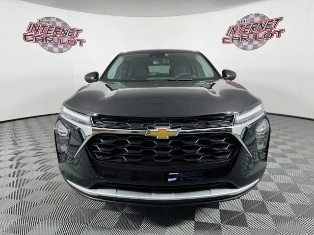 2025 Chevrolet Trax - Image 2 of 12