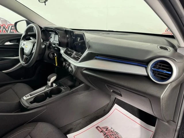 2025 Chevrolet Trax - Image 12 of 21