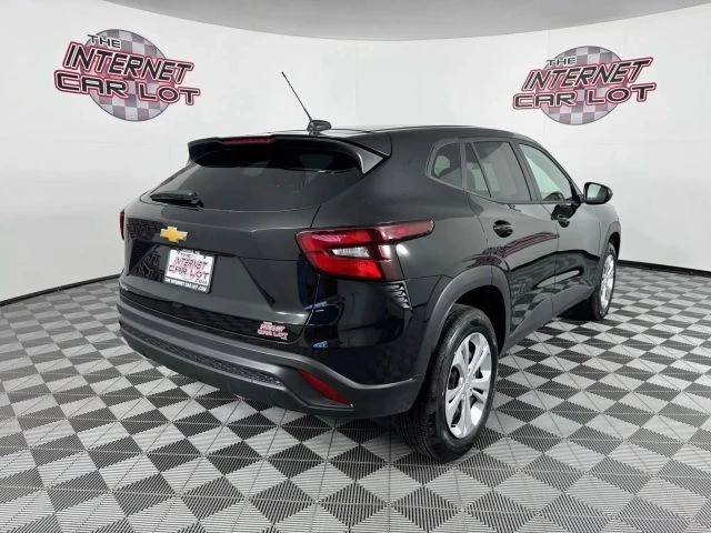 2025 Chevrolet Trax - Image 7 of 12
