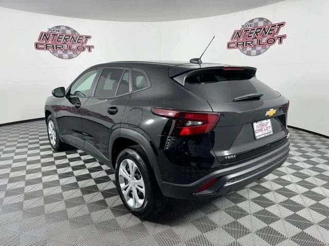 2025 Chevrolet Trax - Image 5 of 12