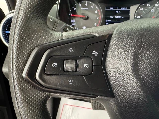 2025 Chevrolet Trax - Image 15 of 21
