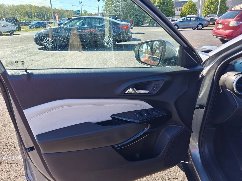 2025 Chevrolet Trax - Image 14 of 21