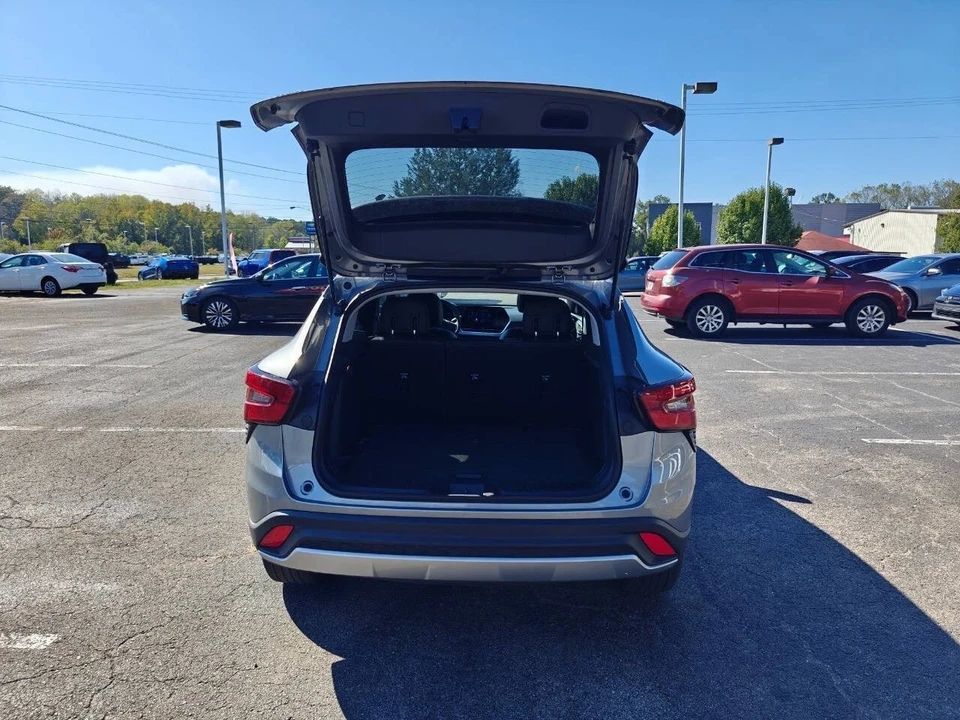 2025 Chevrolet Trax - Image 7 of 21