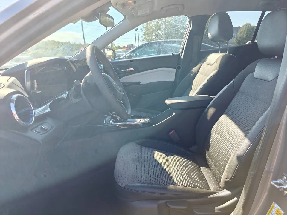 2025 Chevrolet Trax - Image 16 of 21