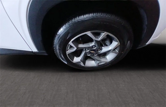2025 Chevrolet Trax - Image 10 of 12