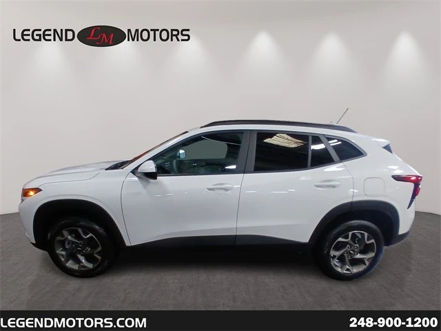 2025 Chevrolet Trax - Image 5 of 12