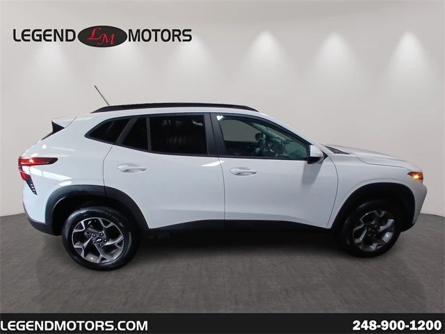 2025 Chevrolet Trax - Image 9 of 12