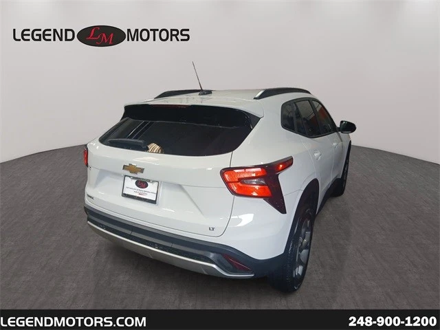 2025 Chevrolet Trax - Image 8 of 12