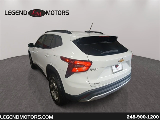 2025 Chevrolet Trax - Image 6 of 12