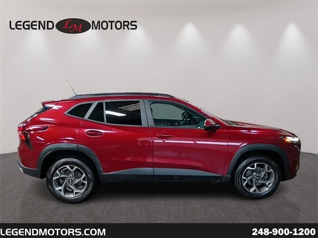 2025 Chevrolet Trax - Image 9 of 12