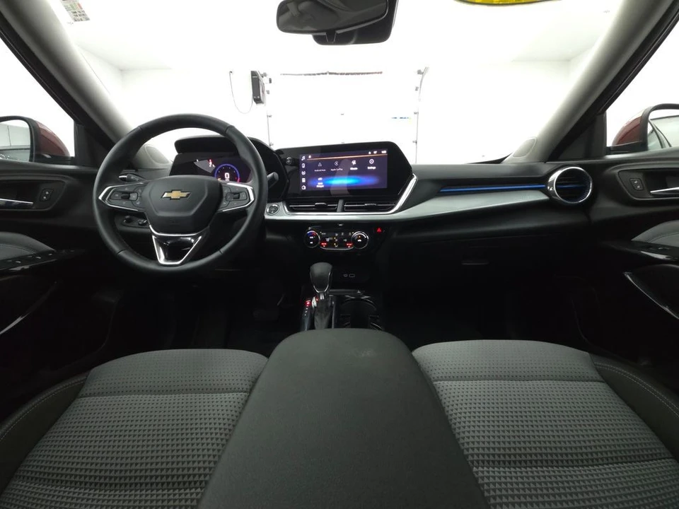 2025 Chevrolet Trax - Image 2 of 12