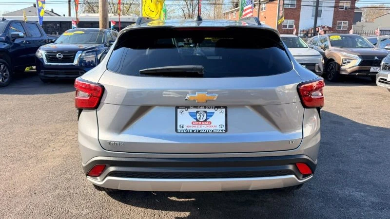 2025 Chevrolet Trax - Image 6 of 12