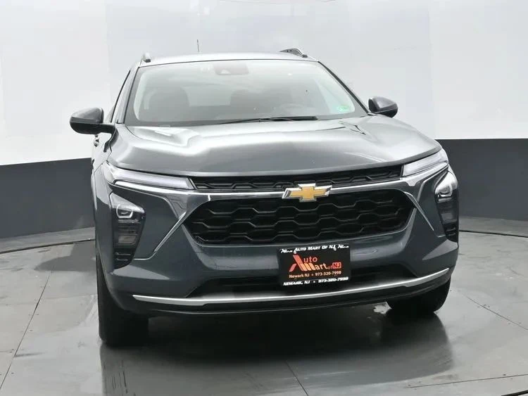 2025 Chevrolet Trax - Image 3 of 12