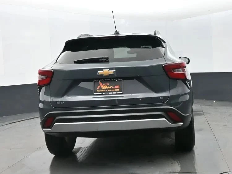 2025 Chevrolet Trax - Image 8 of 12
