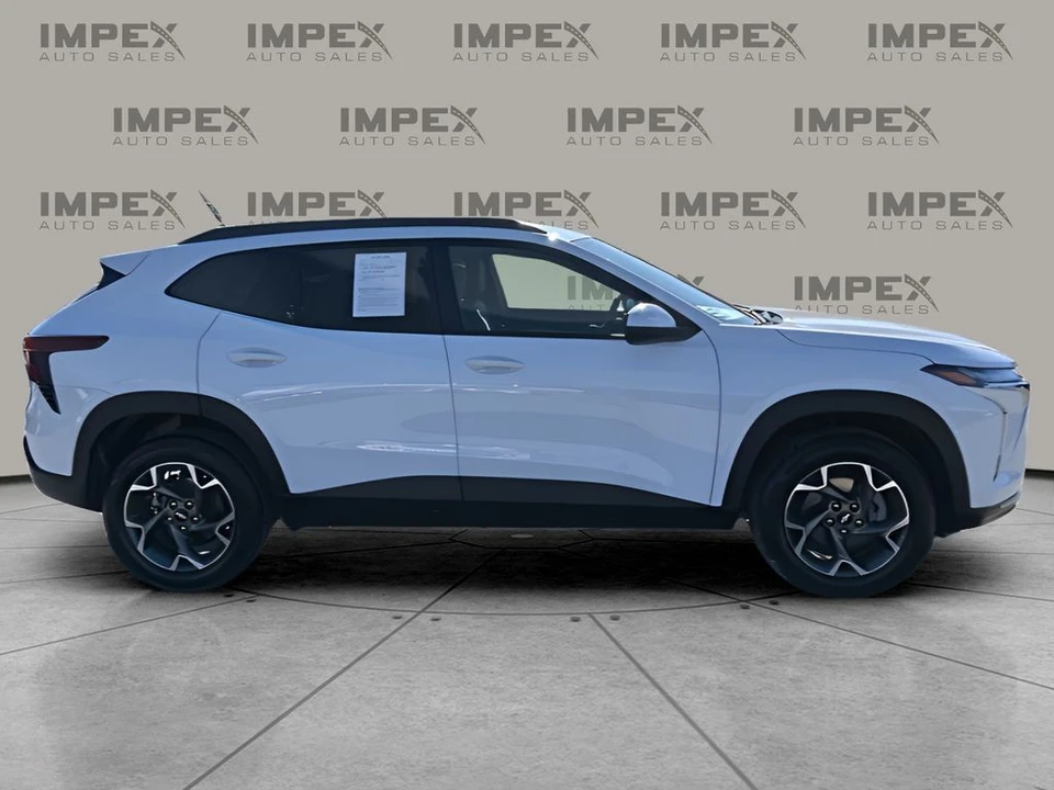 2025 Chevrolet Trax - Image 6 of 12