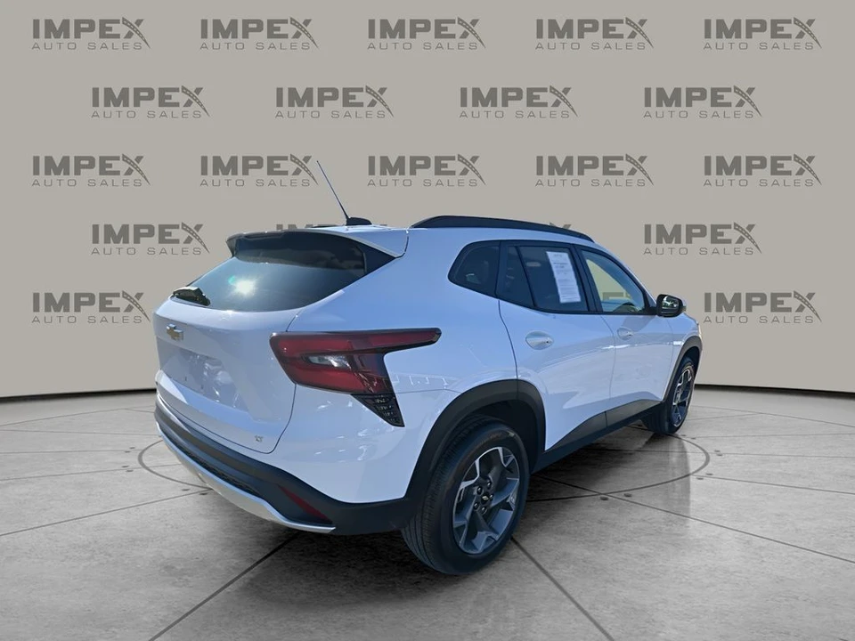 2025 Chevrolet Trax - Image 5 of 12