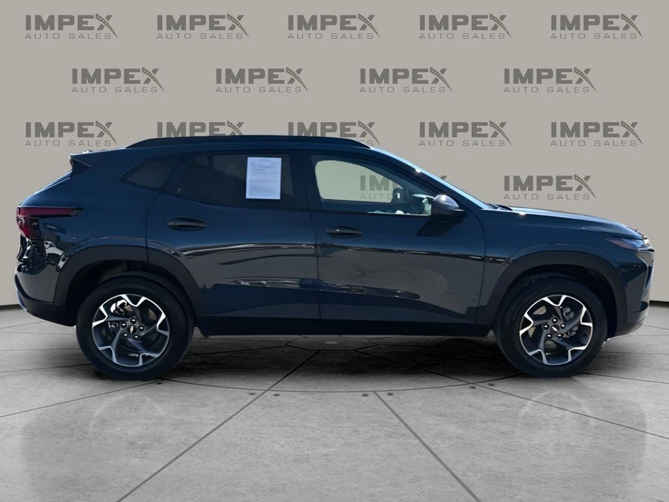 2025 Chevrolet Trax - Image 6 of 12
