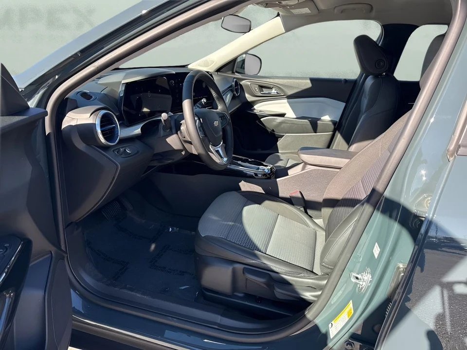 2025 Chevrolet Trax - Image 9 of 12