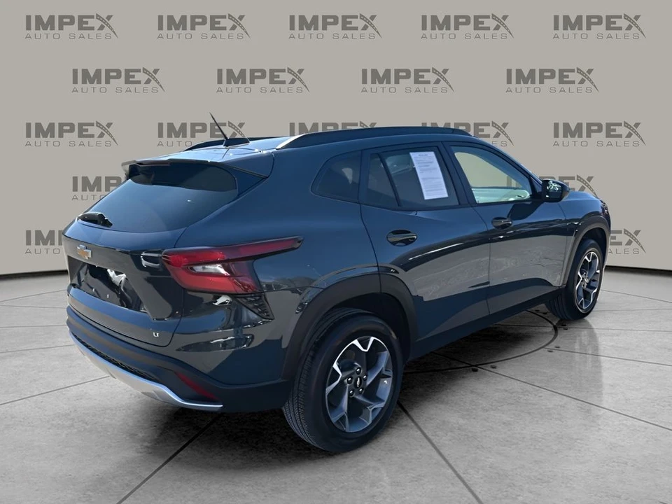 2025 Chevrolet Trax - Image 5 of 12