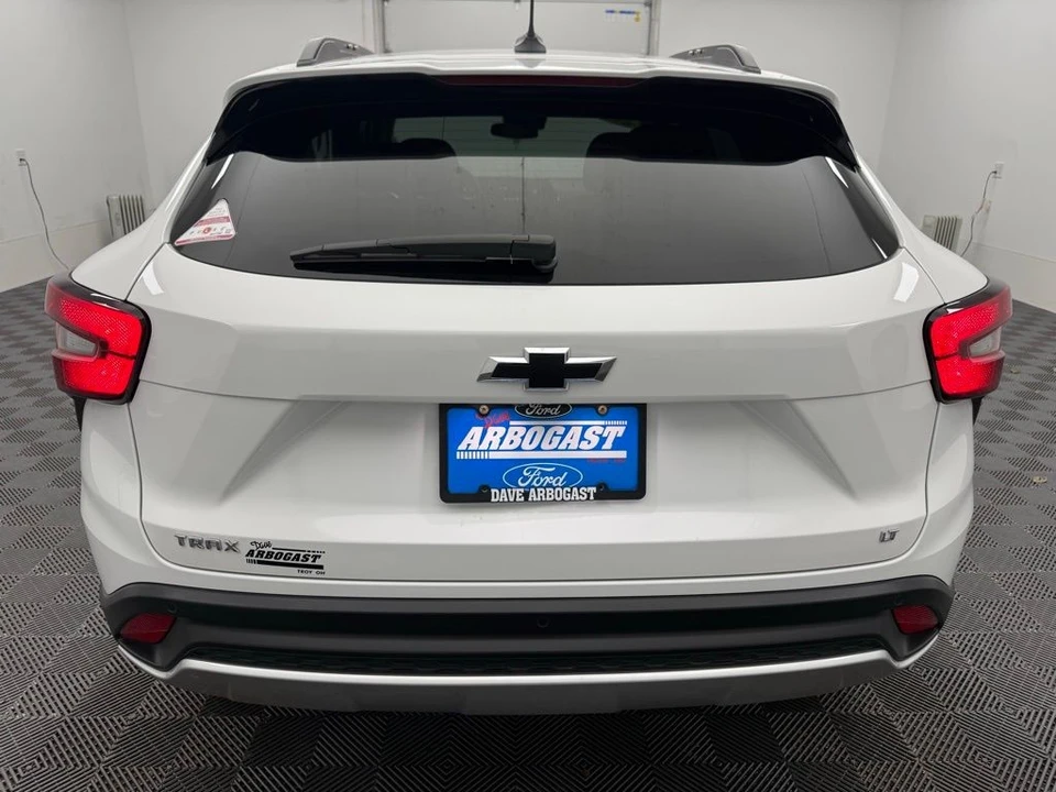 2025 Chevrolet Trax - Image 11 of 12