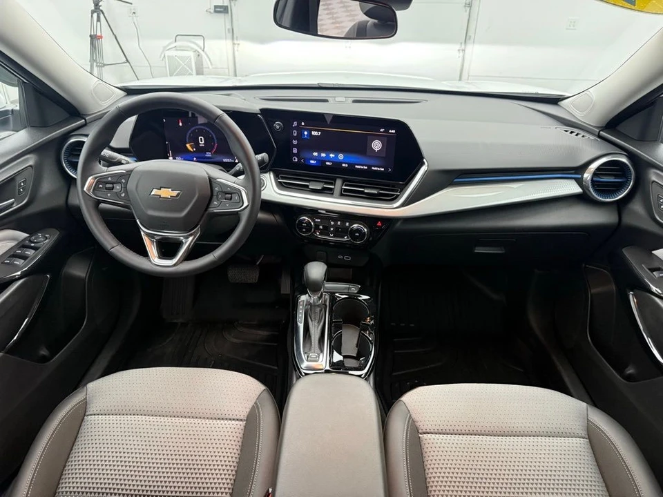 2025 Chevrolet Trax - Image 2 of 12