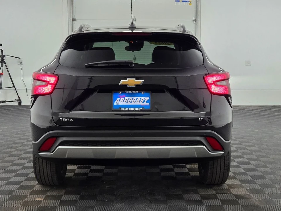 2025 Chevrolet Trax - Image 10 of 12