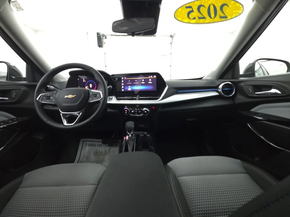 2025 Chevrolet Trax - Image 2 of 12