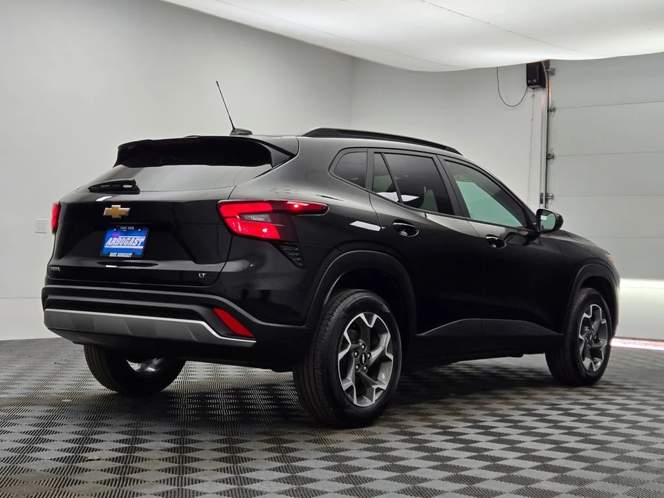2025 Chevrolet Trax - Image 9 of 12