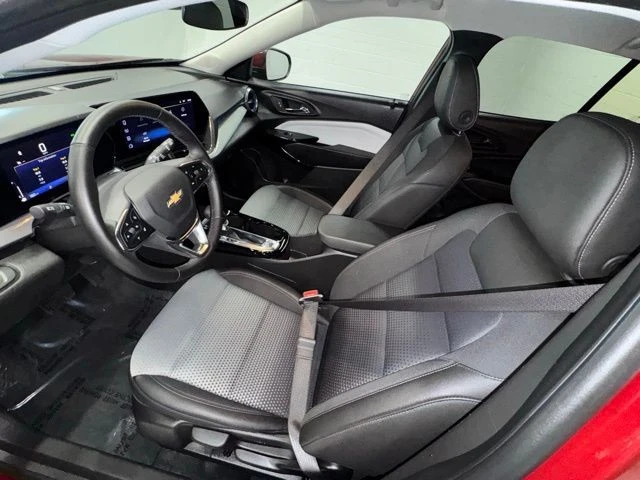 2025 Chevrolet Trax - Image 14 of 21