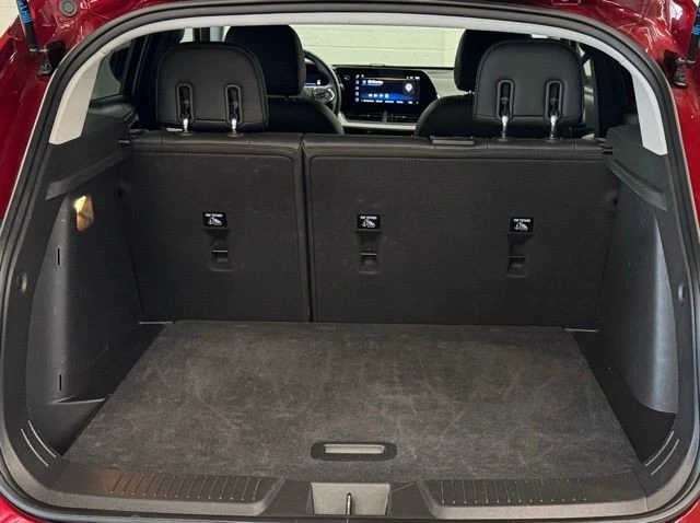 2025 Chevrolet Trax - Image 10 of 21
