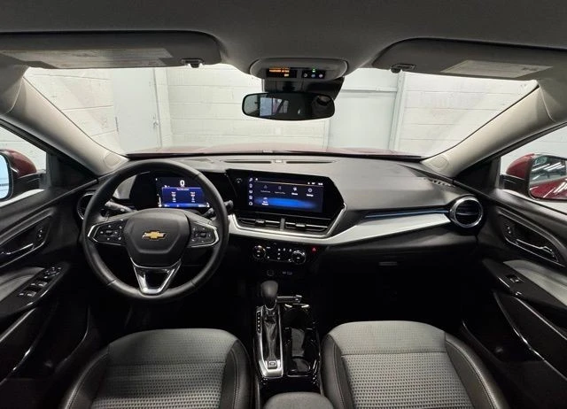 2025 Chevrolet Trax - Image 16 of 21