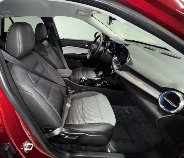 2025 Chevrolet Trax - Image 15 of 21