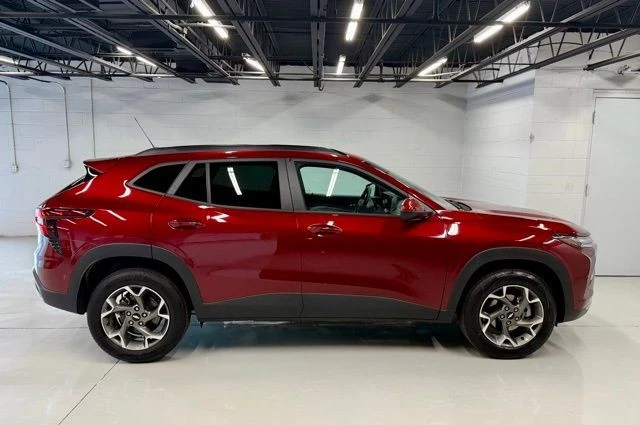 2025 Chevrolet Trax - Image 6 of 21