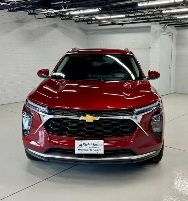 2025 Chevrolet Trax - Image 8 of 21