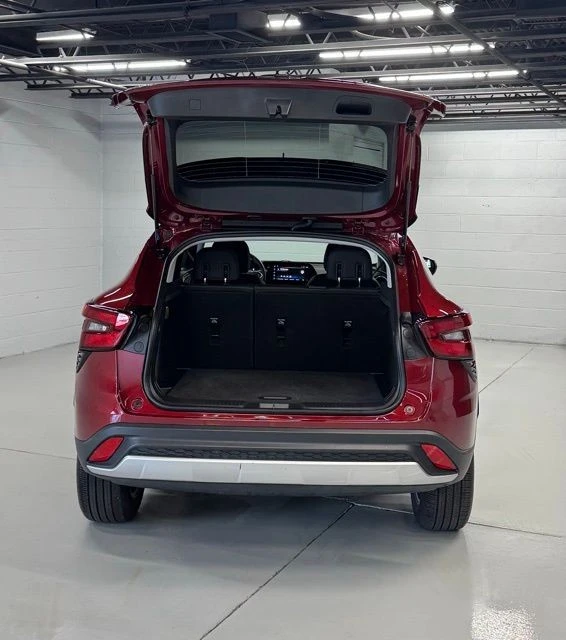 2025 Chevrolet Trax - Image 9 of 21