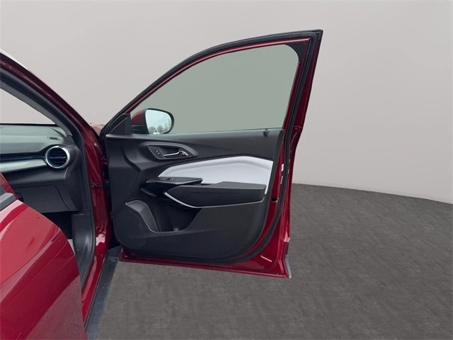 2025 Chevrolet Trax - Image 16 of 21