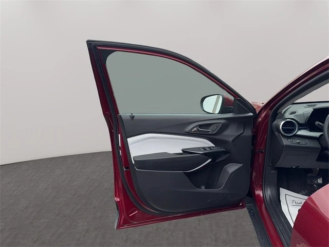 2025 Chevrolet Trax - Image 11 of 12