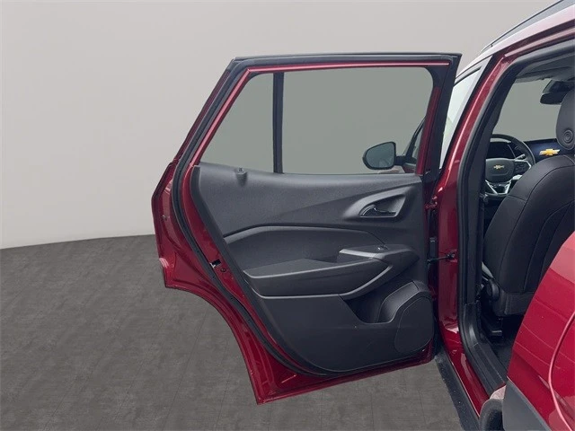 2025 Chevrolet Trax - Image 13 of 21