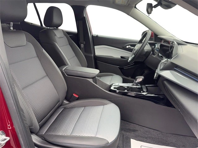 2025 Chevrolet Trax - Image 17 of 21