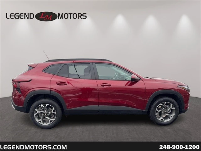 2025 Chevrolet Trax - Image 9 of 12