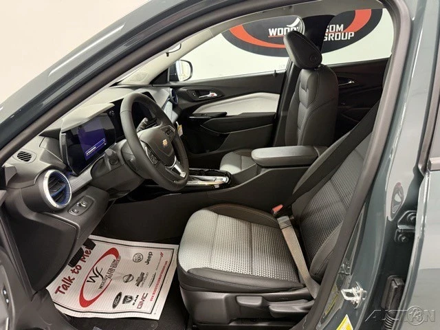 2025 Chevrolet Trax - Image 8 of 12