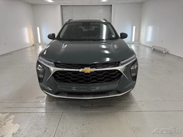 2025 Chevrolet Trax - Image 2 of 12