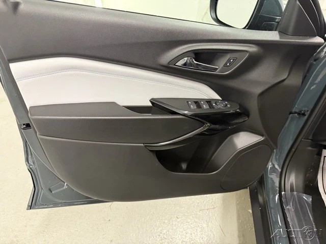 2025 Chevrolet Trax - Image 11 of 12