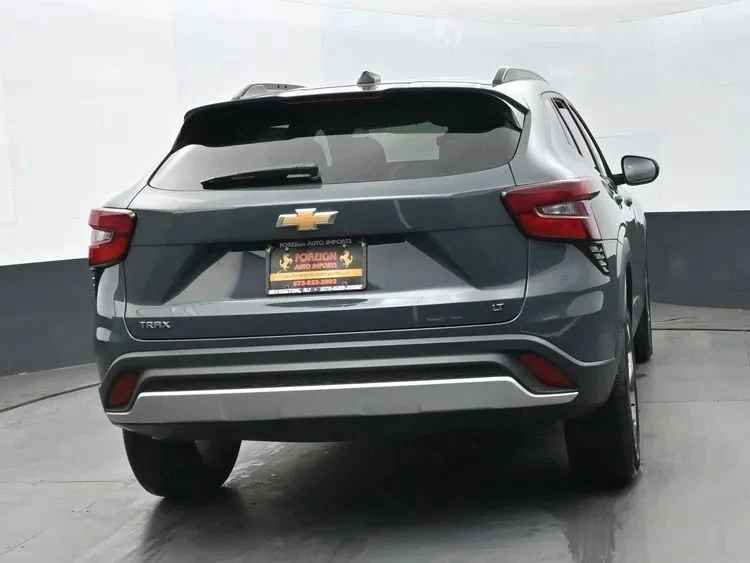 2025 Chevrolet Trax - Image 8 of 12