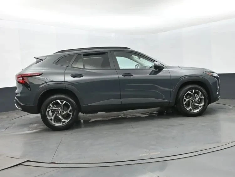 2025 Chevrolet Trax - Image 4 of 12